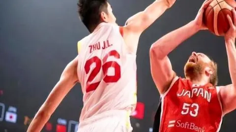 梁靖崑逆袭战报：男单16强征途开启，央视新闻客户端同步播报